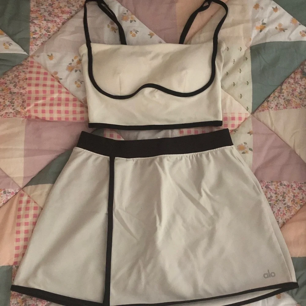 ALO Yoga Airbrush Streamlined Bra Tank & Skirt Set